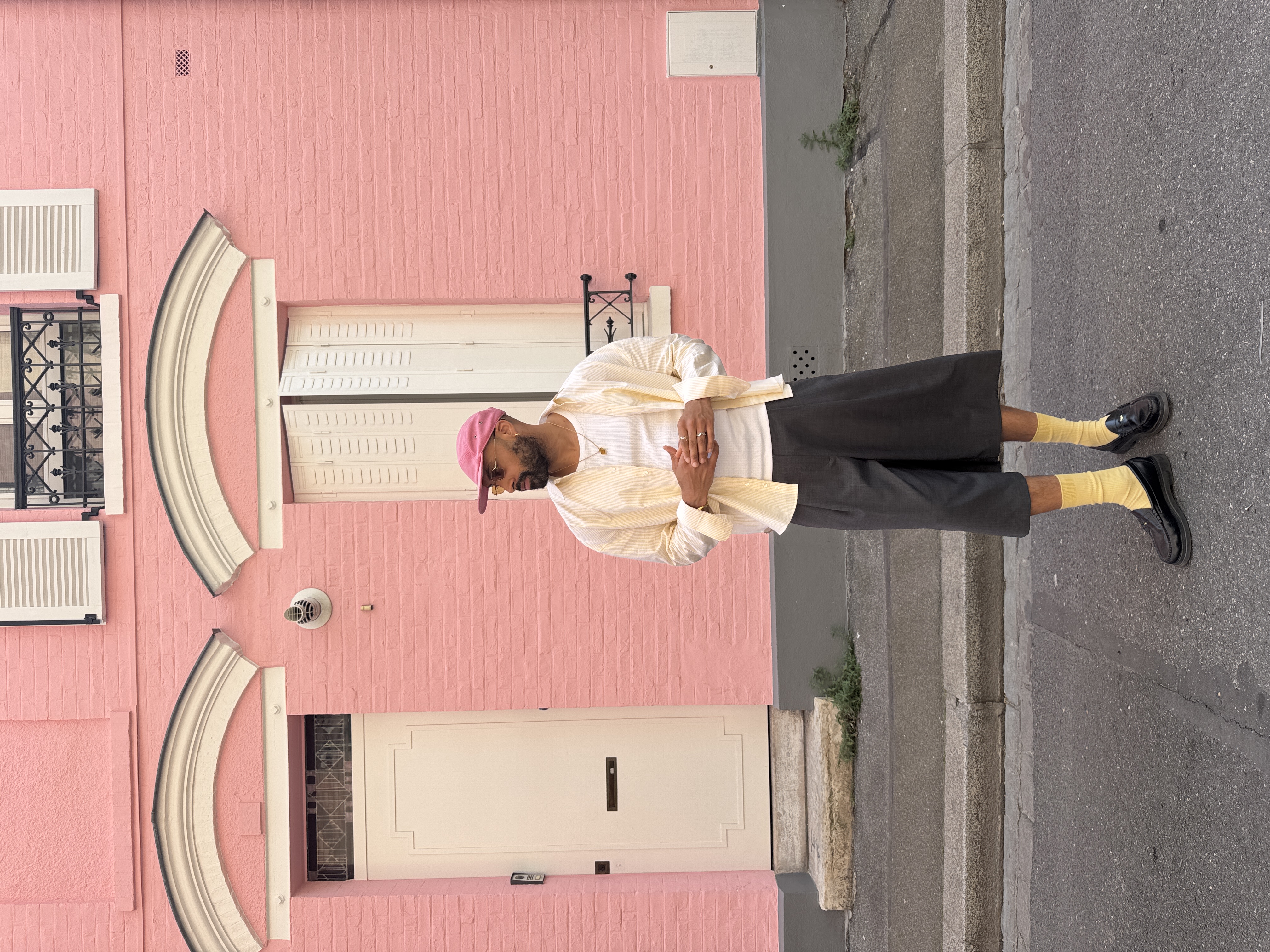 Gris et jaune